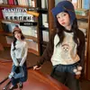 Camada base de gola alta para meninas para outono e inverno, novo estilo 2026, suéter quente forrado com fleece para outono profundo infantil, design moderno de desenho animado para crianças mais velhas