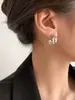 Pendientes geométricos de línea estilo francés con capas curvas y aerodinámicas, un sentido de sofisticación, pendientes de botón simples para mujer, con un toque de diseñador, pendientes estilo ins