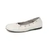 Zapatos de cuero de moda y únicos con remaches y puntera partida, otoño 2026, zapatos planos de punta redonda de cuero genuino de corte bajo para mujer, talla 40-42