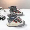 Botas de Neve Infantis Meninas Impermeáveis Antiderrapantes Sola Macia Botas de Neve 2026 Novo Inverno Mais Veludo Meninos Sapatos Grandes de Algodão