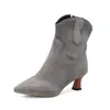 Botas de moda botas cortas europeas y americanas de tacón medio puntiagudo talla grande botas de mujer 40 transfronterizas 50 botas de jinete pedrería comercio exterior nuevas