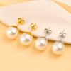 Pendientes de perla redonda texturizada en blanco crema estilo Hepburn francés. Pendientes pequeños estilo Chanel estilo antiguo.