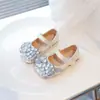 Sapatos Casuais Esportivos de Couro para Crianças 2025 Verão Novo Sapatos de Couro com Strass da Moda para Meninas Crianças Médias e Grandes Versáteis Sapatos de Cristal