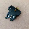 84620-59C02 es adecuado para los accesorios de cerradura del capó trasero y la tapa del maletero del Nissan Old Bluebird Sunny