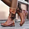 Botas Femininas Europeias e Americanas Transfronteiriças Tamanho Plus Meio da Panturrilha Novo Estilo Outono e Inverno Preço Baixo Em Estoque Botas de Cavaleiro Botas de Cano Curto Rivetadas Femininas Grossas Atacado Tamanho Plus
