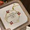 Pulsera de Trébol de Cuatro Hojas con Incrustaciones de Diamantes de Lujo Ligero para Mujer, Estilo de Alta Gama con Perlas, Pulsera y Collar de Moda y Versátil para Mujer