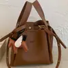 Bolsas de Moda de Diseño de Nicho para Madre e Hija de Este Año 2025 Nuevo Estilo Bolsos de Mujer Elegantes Versátiles Bolsos Cruzados Bolso de Mano Bolso Cubo