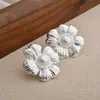 Pendientes Metálicos Florales Geométricos Exagerados Retro Europeos y Americanos Pendientes de Estilo Frío de Nicho Pendientes de Moda de Gama Alta