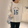 Moletom Redondo com Estampa de Letras Estilo Retrô Americano para Mulheres no Outono e Inverno Novo Estilo Forrado com Fleece Versátil Solto Estilo Preguiçoso Jaqueta Top