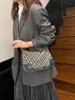 Bolsos Nuevo Retro Letra Bolso de Axila Gran Capacidad Bolso de Hombro Cruzado para Viajes Bolso de Media Luna Bordado con Cadena para Mujer
