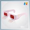 Los fabricantes venden gafas de papel decodificadoras 3D rojas, azules y de lente azul