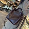 Bolso Grande Retro de Gama Alta 2026 Nueva Moda Textura Bolso Cruzado Primavera y Verano Bolso de Mano de Cuero Suave Bolso Cubo para Mujer