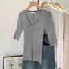 Camisa de Punto Fina Estilo Coreano Verano Cuello en V Color Albaricoque Ajustada Manga Media para Mujer 2026 Nueva Prenda Base de Manga Media
