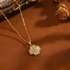 Set de Collar y Aretes de Trébol de Cuatro Hojas Chapado en Oro de 18 Quilates de Lujo Ligero para Mujer Cadena de Acero Inoxidable 304 Juego de Cierres para Aretes
