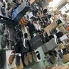 Suministro de Mercancía para Transmisiones en Vivo de Puestos Callejeros, Mercados Nocturnos y Ferias: Bolsas de Suerte de Zapatos de Cuero para Hombre Tallas 39-46, Inventario Diverso de Zapatos para Hombre de Comercio Exterior Transfronterizo