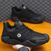 Zapatos de Hombre Otoño 2026 Nuevo Estilo Transpirables Ligeros de Suela Gruesa Negros Zapatos de Trabajo Ligeros Zapatos Deportivos para Exteriores Zapatos de Trabajo
