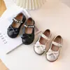 Zapatos Pequeños de Cuero para Niñas 2025 Primavera Nuevos Suela Suave Modernos Estilo Extranjero Moño Pequeña Princesa Zapatos de una Sola Pieza Mary Jane para Niñas