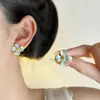 Brincos de Tarraxa Florais Frescos e Suaves para Mulheres, Novos Brincos Versáteis Tendência de Nicho de Luxo Leve com Sensação de Alta Qualidade