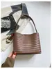 Bolsos populares para mujer de este año 2025 nuevo moderno moda retro bolso de hombro versátil para el día a día bandolera bolso tipo cubo