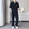 Conjunto de dos piezas de verano casual de lujo ligero transfronterizo, traje fino y moderno de manga corta con cuello en V de seda helada con sensación fresca y elástico para hombre