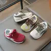 Zapatos Infantiles 2026 Otoño Nuevos Zapatos Deportivos Estilo Coreano Zapatos Forrest Gump Niños Medianos y Grandes Antideslizantes Casuales Zapatos para Patineta Niñas
