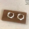 Pendientes Retorcidos Irregulares y Hebillas para Oreja 2025 Nuevos Pendientes de Aro de Alta Gama Simples Nicho Únicos Hermosos Pendientes