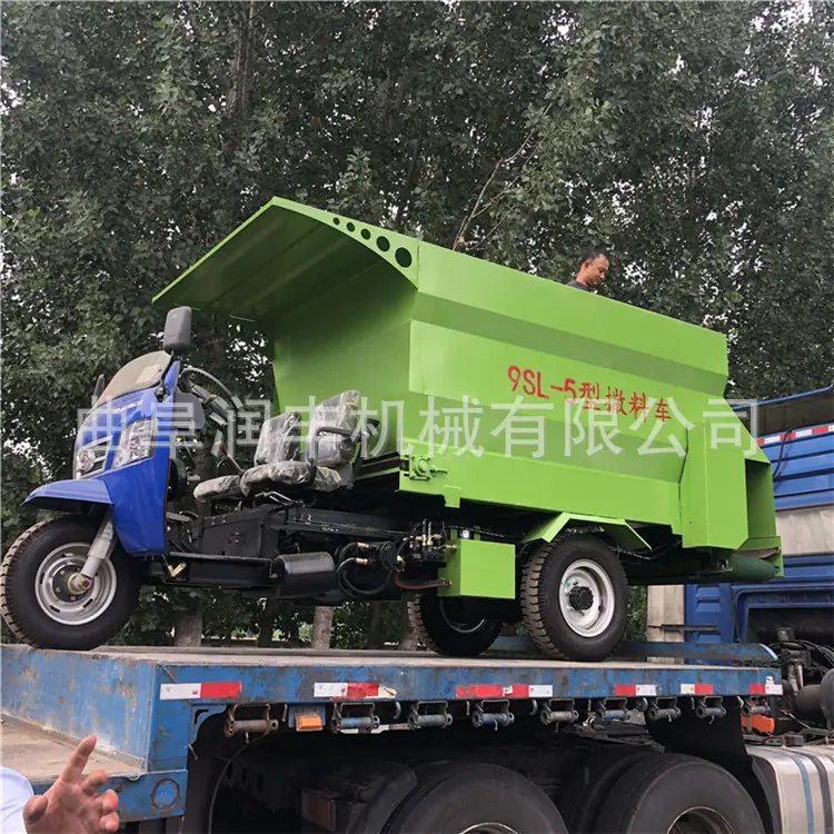 柴油撒料车