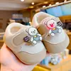 Sapatos de bebê com solas macias, antiderrapantes, novos estilos primavera/outono, adequados para iniciantes, para bebês de 0 a 1 ano, sapatos de caminhada, sapatilhas com luz