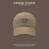 Gorra de Béisbol Retro Americana en Borgoña con Bordado de Letra, Corona Profunda, Visera, Elegante para Mujeres y Hombres
