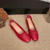 Zapatos pequeños de cuero súper suaves con un lazo rojo, planos de punta baja para mujer, zapatos planos de ballet para otoño e invierno, zapatos planos suaves para la noche