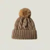 Gorro feminino de tricô para outono e inverno, com forro de fleece e padrão jacquard, adequado para atividades ao ar livre, versátil para o uso diário, casual e para o trajeto ao trabalho.