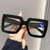 Nuevas Gafas de Sol Cuadradas de Marco Grande de Alta Moda Clásicas y Elegantes para Mujer, Gafas Retro Casuales Versátiles Europeas y Americanas sin Graduación para Hombre