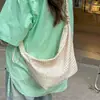 Bolso de tela a cuadros para mujer, nuevo bolso de hombro casual de verano 2026 para la escuela y el trabajo, bolso cruzado tipo dumpling de gran capacidad