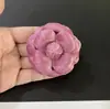 Adorno de Flor de Camelia de Terciopelo de 6.1 cm de Diámetro, Pequeño Accesorio de Flor Fragante, Broche Pinza para Cabello de Flor, Accesorio Versátil para el Cabello