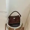 Bolso de mujer retro esmerilado de moda 2026 nuevo bolso cruzado versátil de moda para el trabajo bolso de mano otoño e invierno bolso cuadrado pequeño