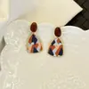 Brincos de Clip Únicos 2025 Novos Brincos Populares para Mulheres com um Toque de Luxo, Adequados para Rostos Quadrados e Redondos, e para Rostos Grandes ou Assimétricos