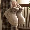 Novas botas de neve de cano alto estilo europeu e americano forradas com pele para mulheres, outono e inverno, forradas com fleece, quentes, que aumentam a altura, antiderrapantes, sapatos de algodão com cobertura total do calcanhar