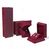 Caja de joyería rectangular de cachemir de ultra fibra de alta gama, diseño de cintura delgada, color burdeos de lujo ligero, caja de embalaje para anillos, pendientes y pendientes de botón