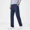 Calças casuais retas slim fit de outono para homens, material de algodão, estilo versátil, de alta qualidade, levemente elásticas, calças compridas simples business casual para o outono