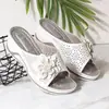 Comercio exterior talla grande 2026 verano nuevo estilo sandalias de plataforma con tacón de cuña, chanclas florales de punta abierta con costuras y diseño hueco para mujer, sandalias casuales