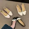 Zapatos planos bajos de cuero suave con punta redonda negros para mujer, zapatos de mujer para primavera y otoño, nuevo modelo 2026, adecuados para combinar con faldas, zapatos pequeños de cuero Mary Jane