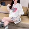 Camiseta Holgada Falsa de Dos Piezas Estilo Dulce Graffiti de Corazones para Mujer Ins Hermoso Encaje Puro de Lujuria Empalmado Protector Solar Manga Larga