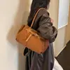 Bolsa tote de nicho retrô, portátil, para axila, com acabamento fosco, para mulheres, estilo outono transfronteiriço novo, bolsa de ombro personalizada da moda para o trabalho