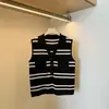 2026 Verano de un solo botón con cuello en V de temperamento adelgazante tejido sin mangas camisa de color liso simple
