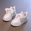 Zapatos de Patineta para Niñas de Caña Baja para Niños de Primaria y Mayores Zapatos Blancos Novedades Otoño 2025 Zapatos Deportivos para Niñas Pequeñas Zapatos Versátiles y con Estilo para Niños
