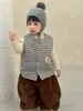 Ropa de Otoño/Invierno para Bebé 2026 Nuevo Estilo Invierno Versión Coreana Ropa Infantil Conjunto de Chaleco a Cuadros para Niños con Pantalón Largo Forrado de Felpa