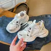 Tênis Dad Shoes Infantil Malha Respirável Tênis Esportivo Unissex Primavera e Outono Novos Leves Antiderrapantes Tênis Brancos Estilo Coreano Tênis da Moda