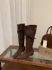 Botas de estilo europeo y americano de punta, 2026, plisadas, con volantes y hasta la rodilla, botas largas retro, nuevo estilo para mujer con hebilla y tacón grueso
