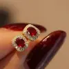 Pendientes Cuadrados de Paloma Dorada con Gema Roja Diseño de Nicho Femenino Exquisito Lujo Pequeño Elegante Moda Pendientes de Moda