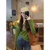 Camiseta de manga larga verde de alta gama, elegante y hermosa, con hombros descubiertos para mujer, perfecta para un estilo chic de principios de otoño y atuendos únicos, top holgado y favorecedor